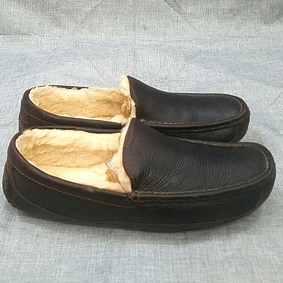 UGG ascot dark brown leather men's shearling lined slippers, size 9 - Picture 4 of 10